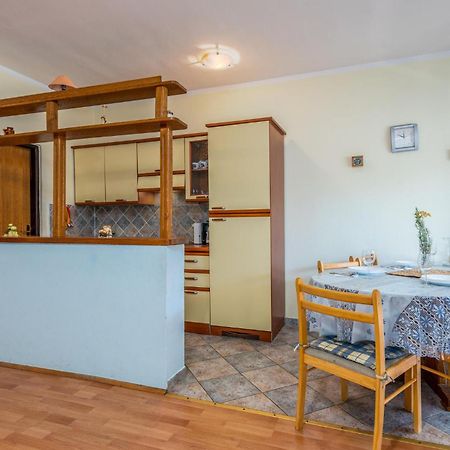 Beautiful Apartment In Pinezici With Wifi Exterior photo