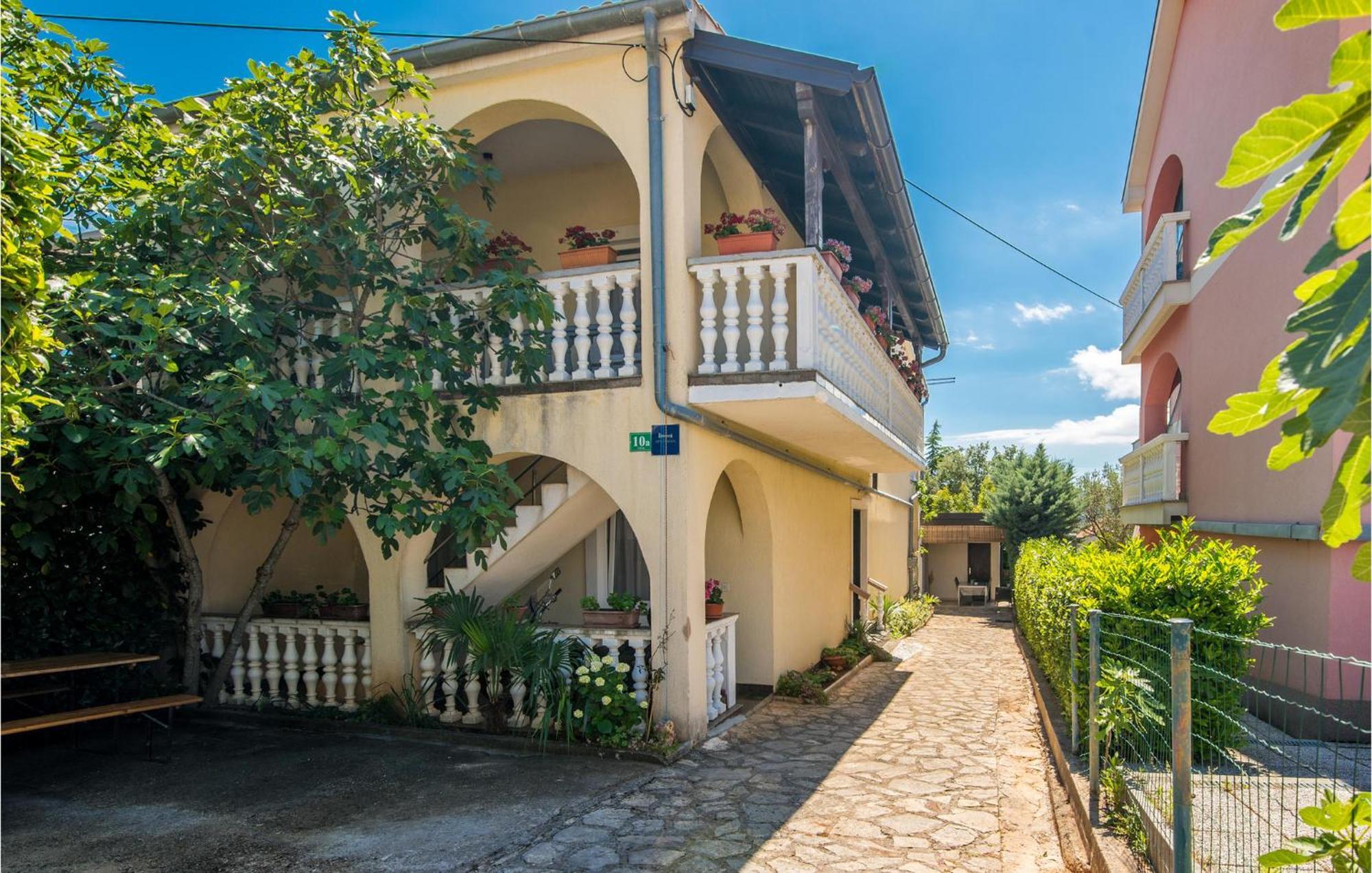 Beautiful Apartment In Pinezici With Wifi Exterior photo