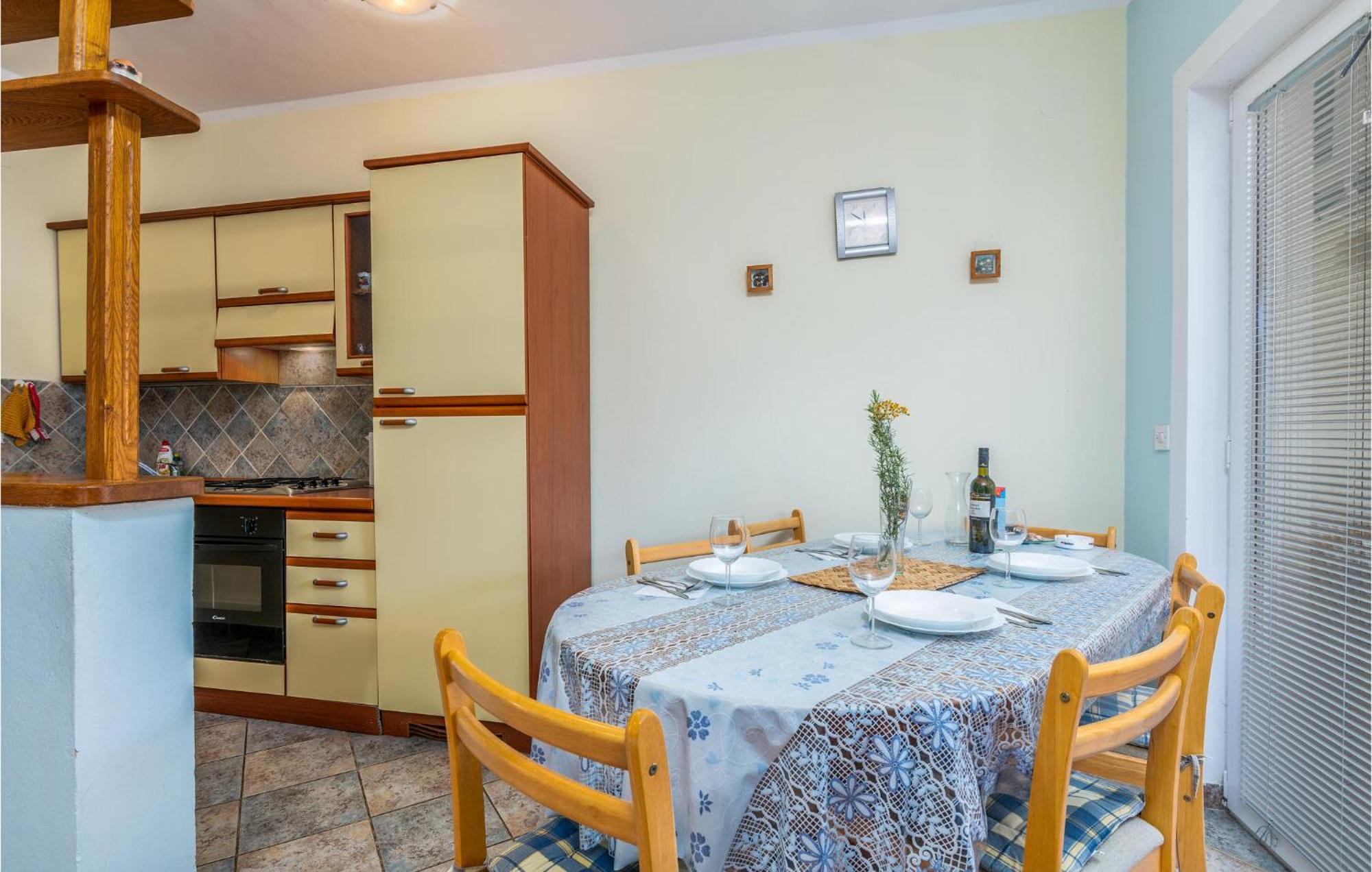 Beautiful Apartment In Pinezici With Wifi Exterior photo